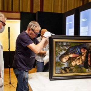 „Madonna unter den Tannen” von Lucas Cranach in der Ausstellung im Nationalmuseum 